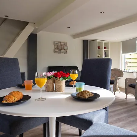 Tulip Marina - Garden Sauna Casa de Férias