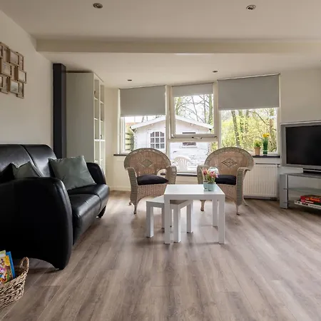 Tulip Marina - Garden Sauna Casa de Férias *